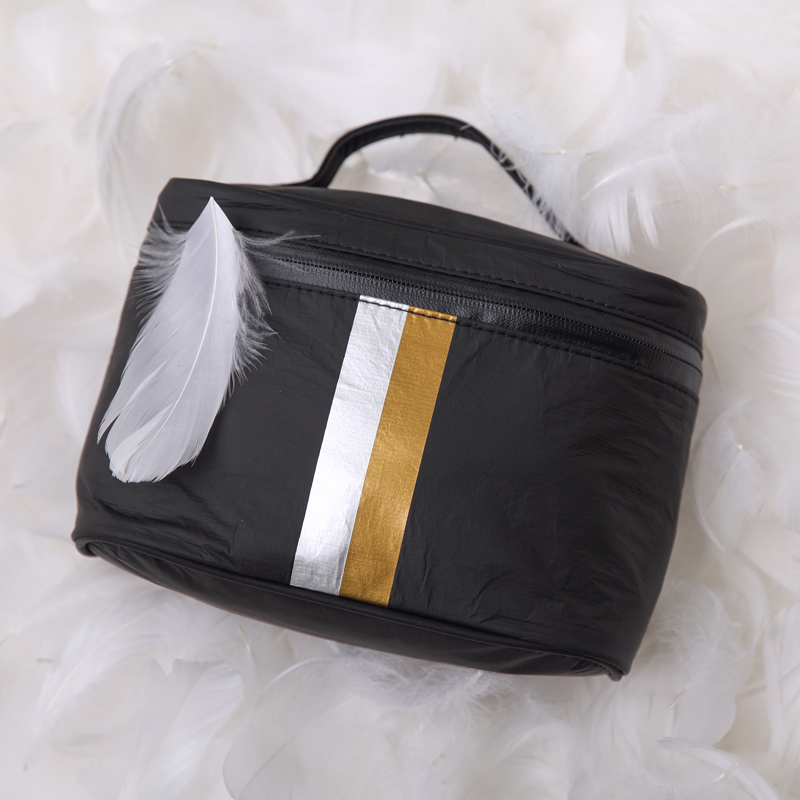 borsa per cosmetici firmata con nero con una doppia linea metallica Tyvek custodia per il trucco e borsa da toilette 