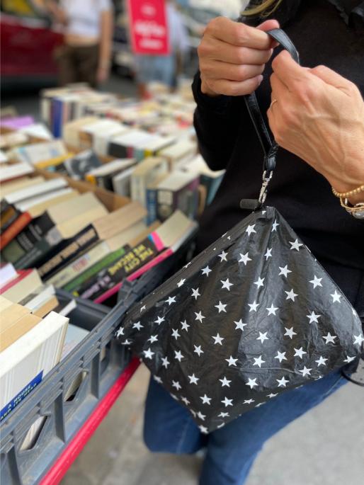 Borsa da toilette da viaggio reversibile: custodia con cerniera Tyvek personalizzata impermeabile e asciutta in nero brillante